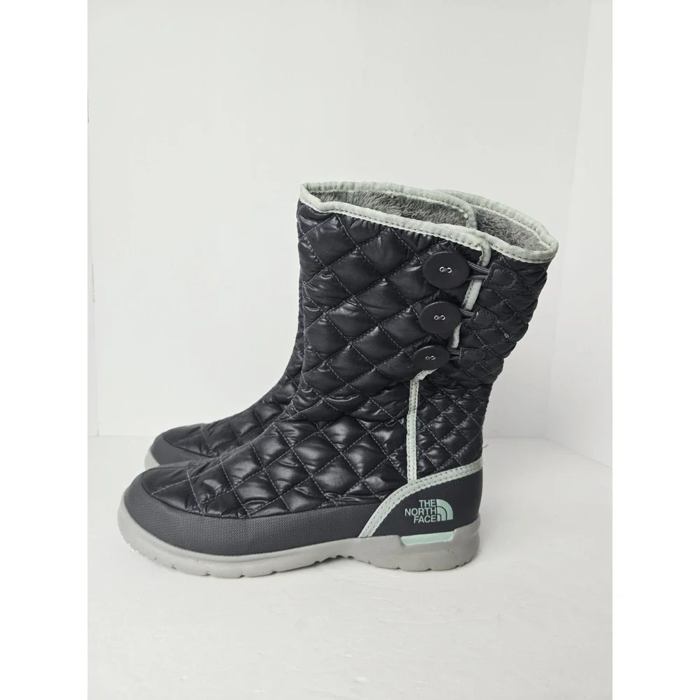 North Face Womens Boots sz 8 Winter button Thermoball quilted